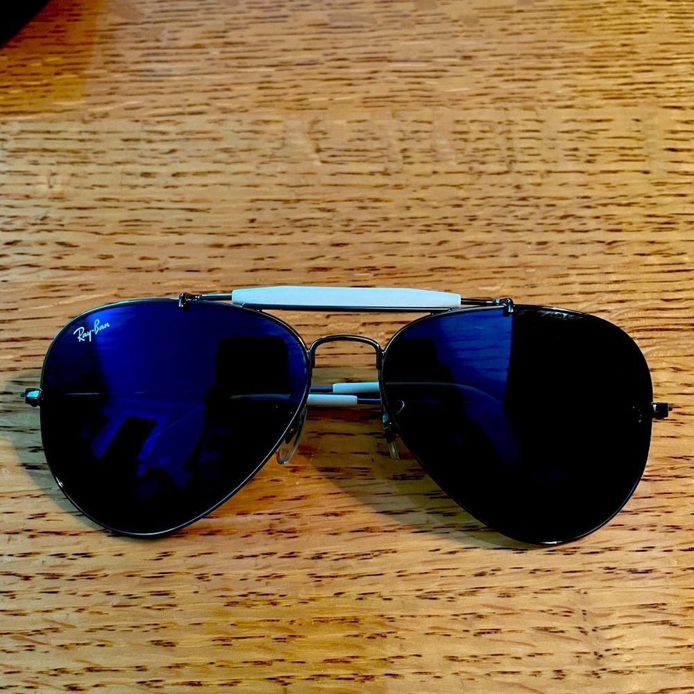 Used Ray Ban aviators with case